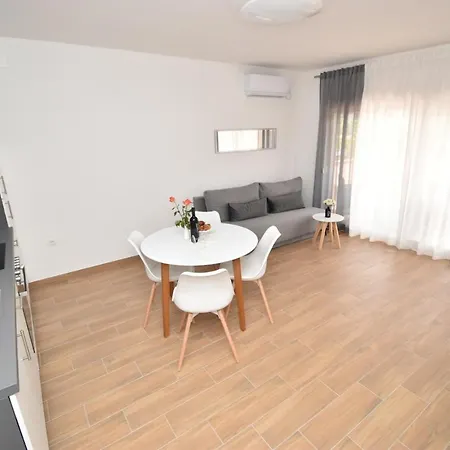 Apartament Ivan *